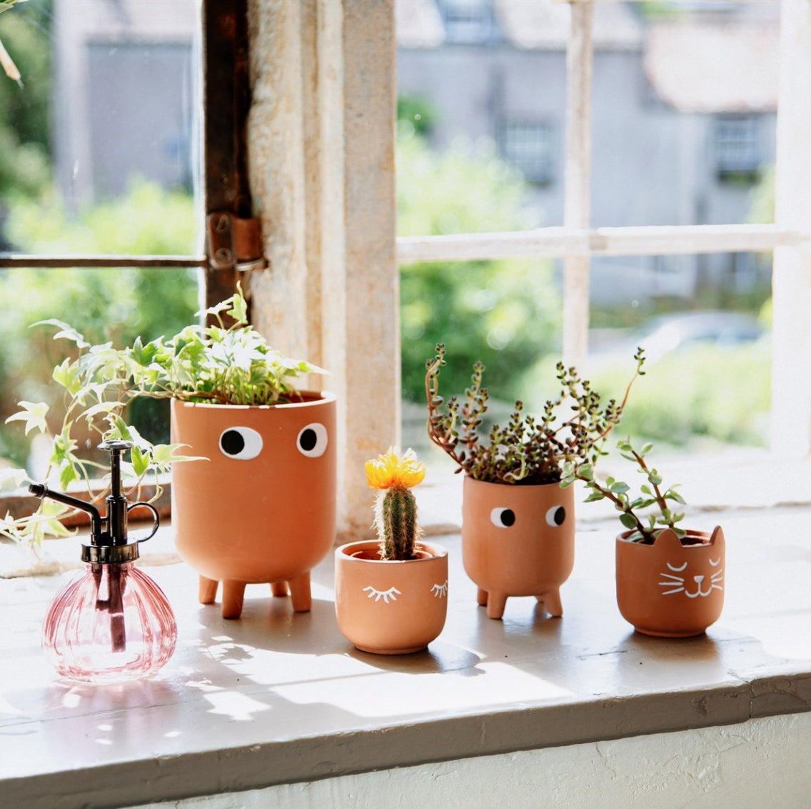 Mini Eyes Shut Terracotta Planter
